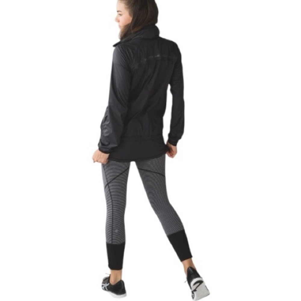 Lululemon Rebel Runner Crop
Mini Pop Stripe Heathered Slate Black / Black size 4